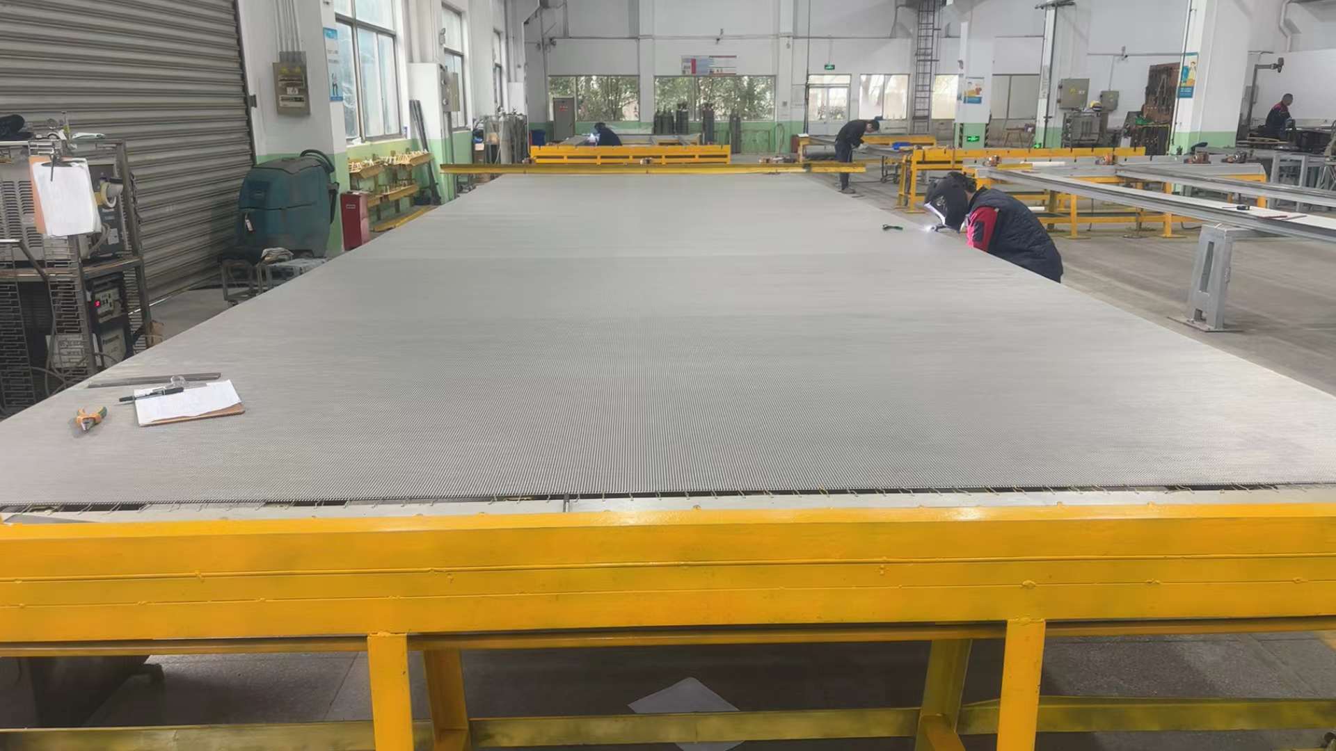 【3.1米寬】的人字形網(wǎng)帶-保溫棉烘干設(shè)備案例