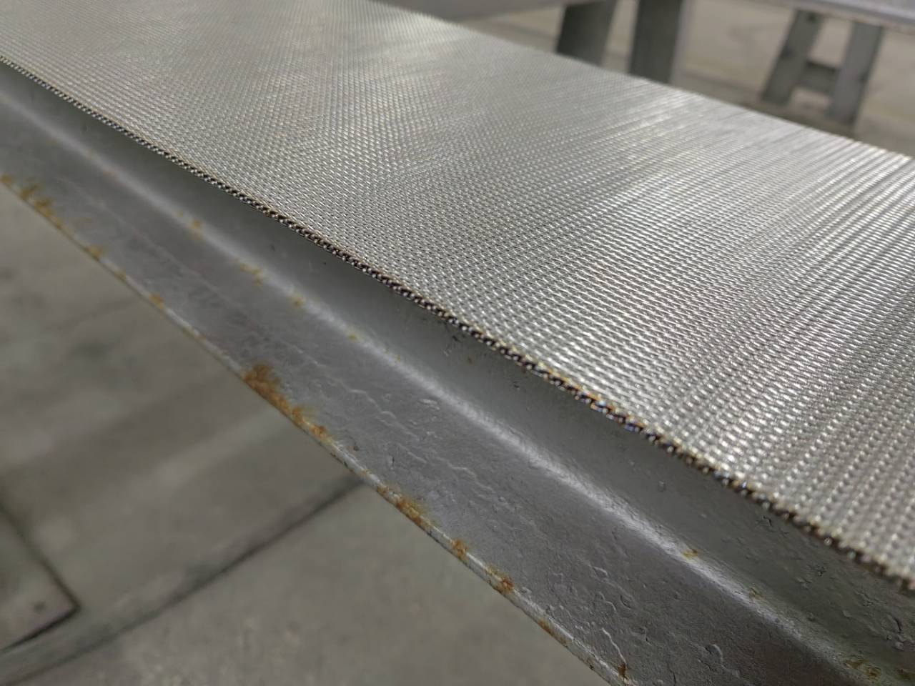 人字形網(wǎng)帶邊緣不開裂，焊接要點(diǎn)有哪些？