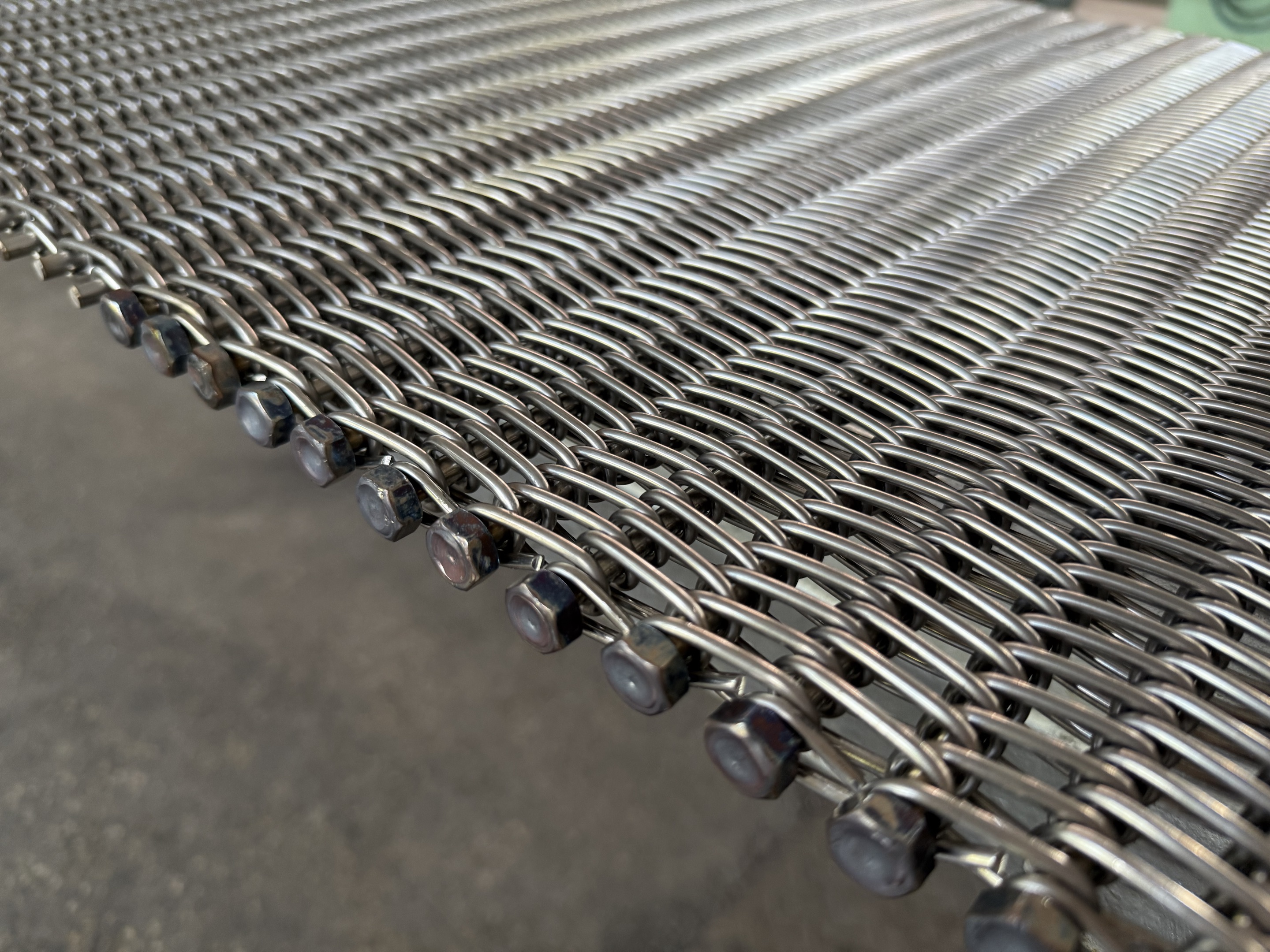 釬焊爐網(wǎng)帶：A2形式與F2形式的對(duì)比分析