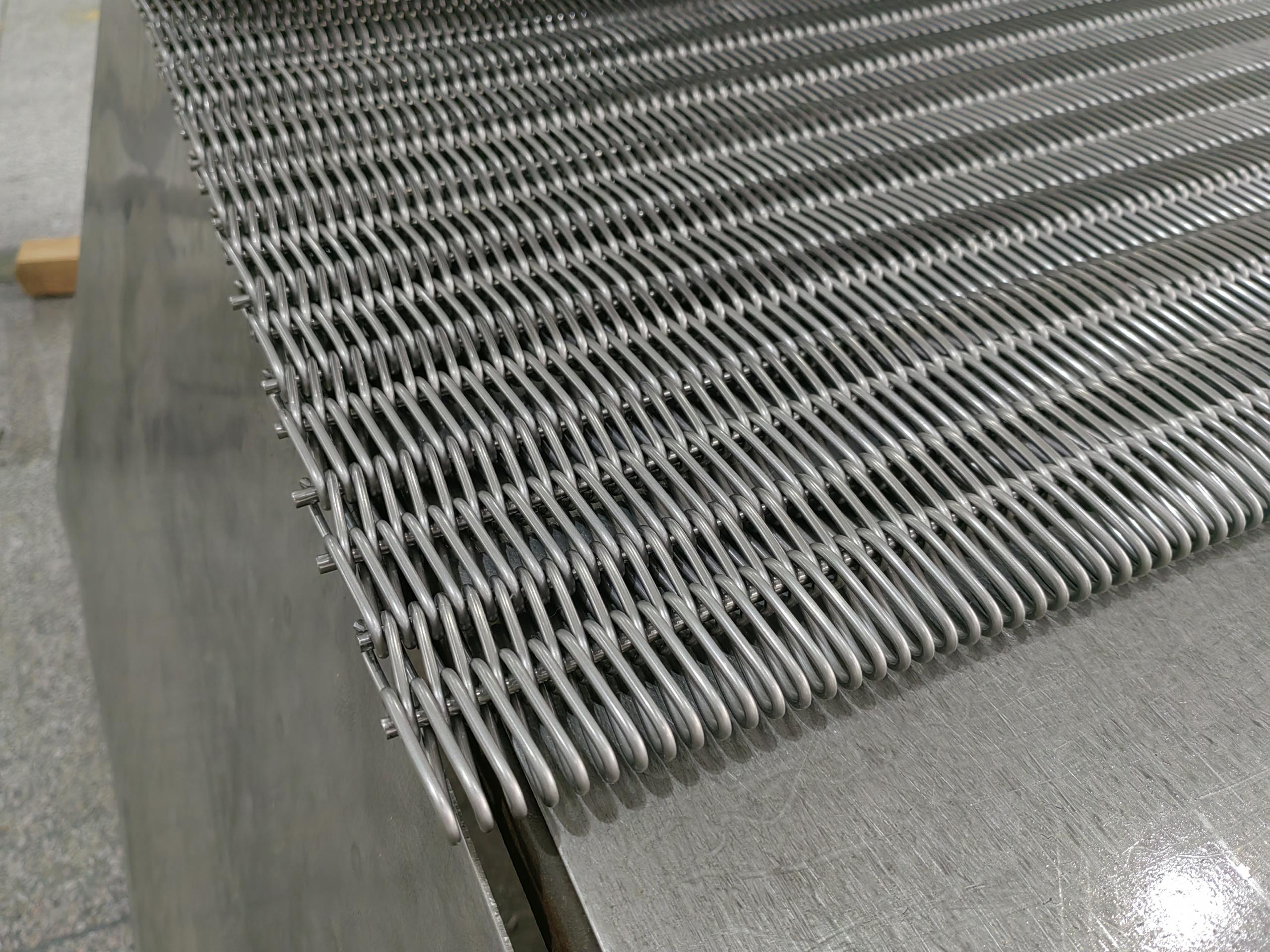 燒結(jié)爐金屬網(wǎng)帶結(jié)構(gòu)設(shè)計藏玄機，關(guān)西金屬細節(jié)拉滿保穩(wěn)定